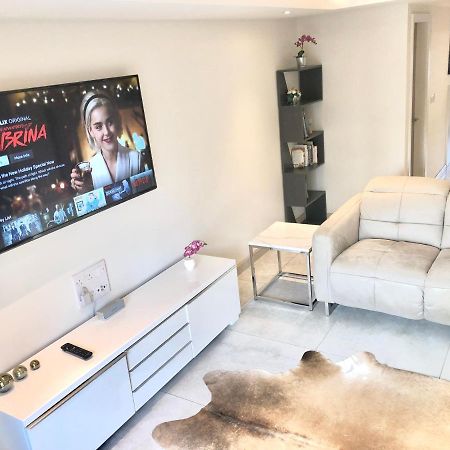 Millstream Mews Apartment Бейкуел Екстериор снимка