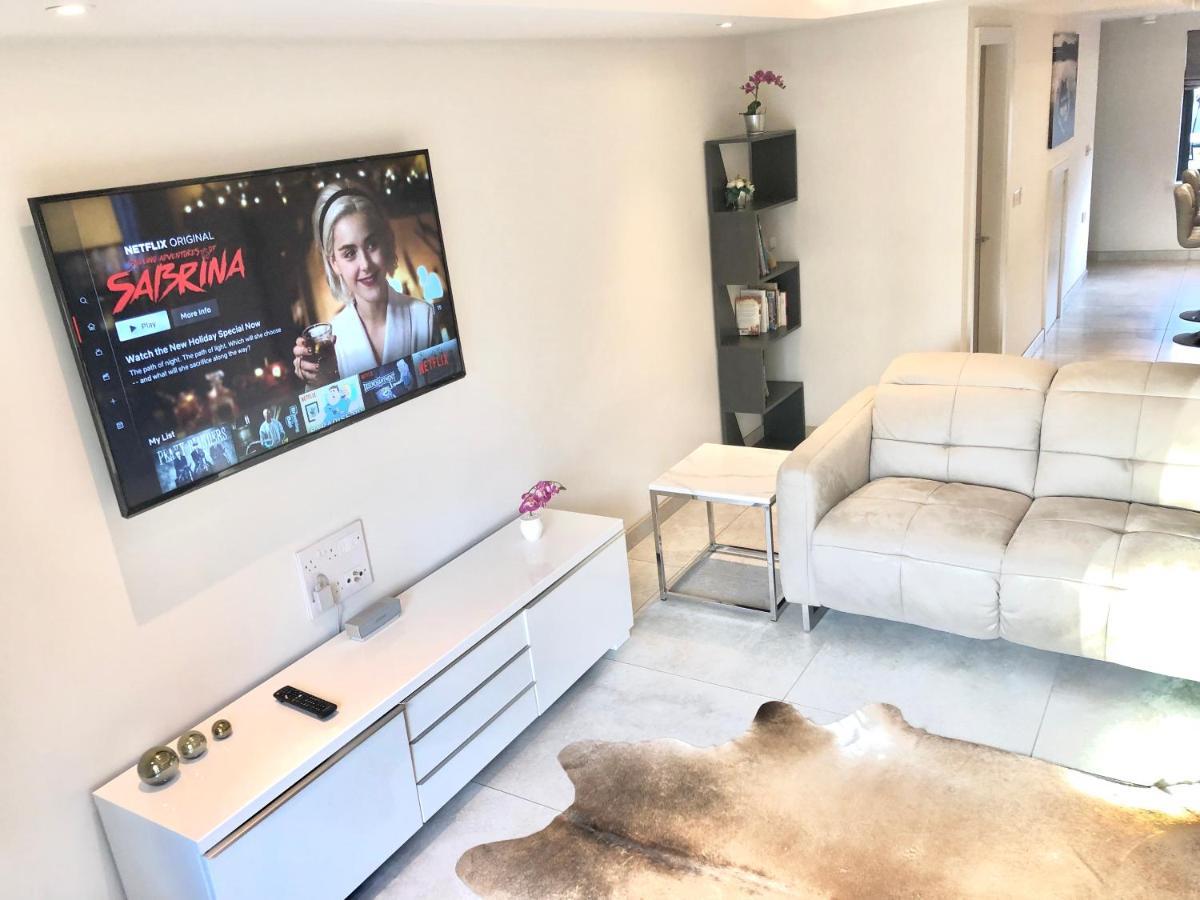Millstream Mews Apartment Бейкуел Екстериор снимка